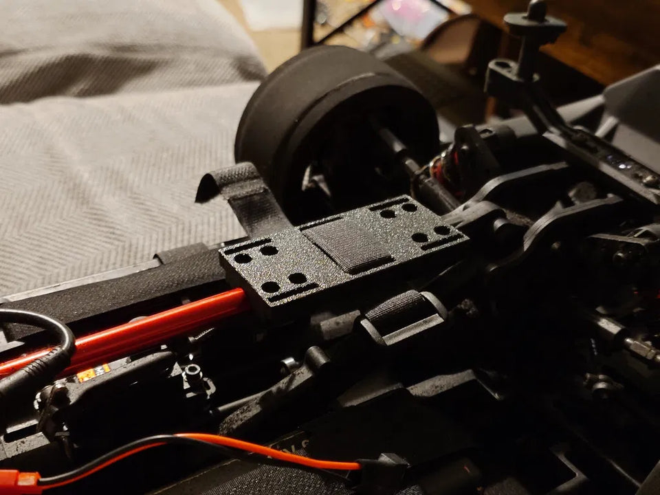 modello di auto da corsa stampato con filamento Polymaker