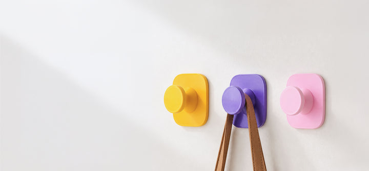 Ganci da parete gialli, viola e rosa stampati con filamento PETG